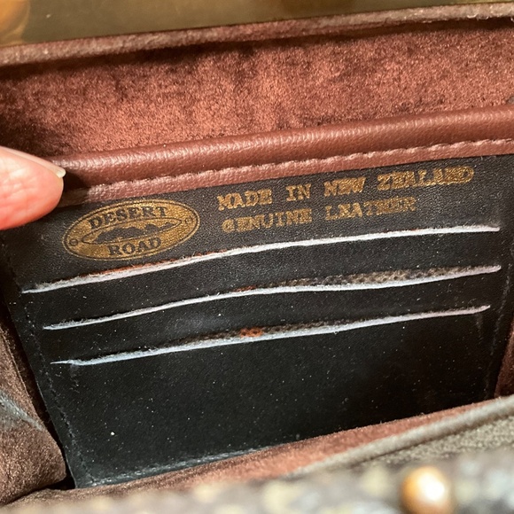 DESERT ROAD Genuine Leather Kiss Lock Mini Bag Crossbody Wallet Removable Strap - Picture 4 of 9